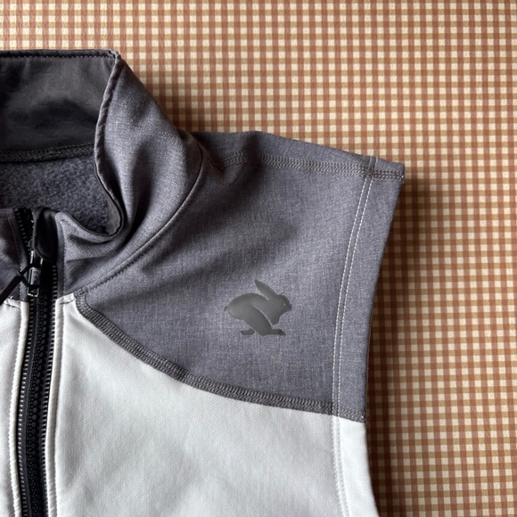 Rabbit Mens Vest LARGE White Black Gray Full Zip Running outerwear sporty - Picture 5 of 14